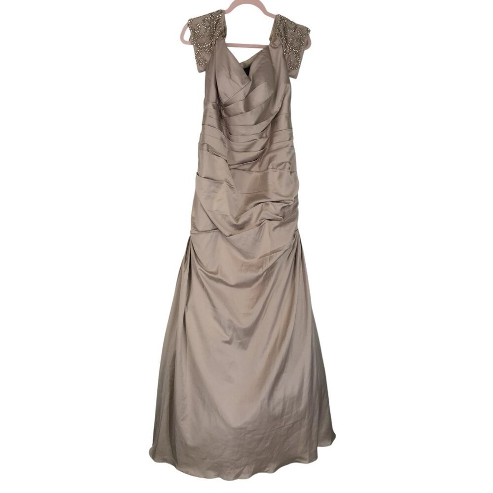 La Femme Dress Gown Womens Size 14 Satin Embellished Full Bottom Ball gown‎